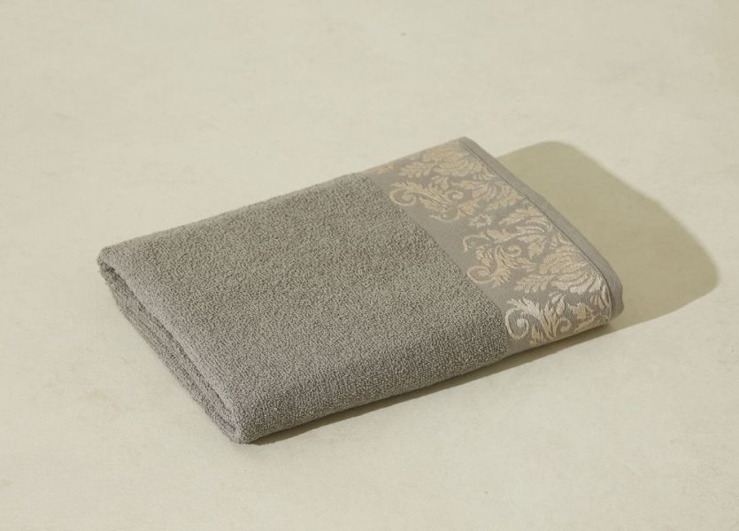 Toalha de Banho Cinza 330g Bordado Viena 100% Algodão