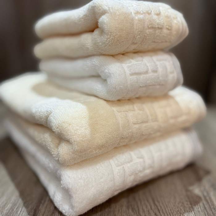 Kit 2 Toalhas Banho e 2 Toalhas Rosto Branca e Bege Super Soft Macia - Imagem 4