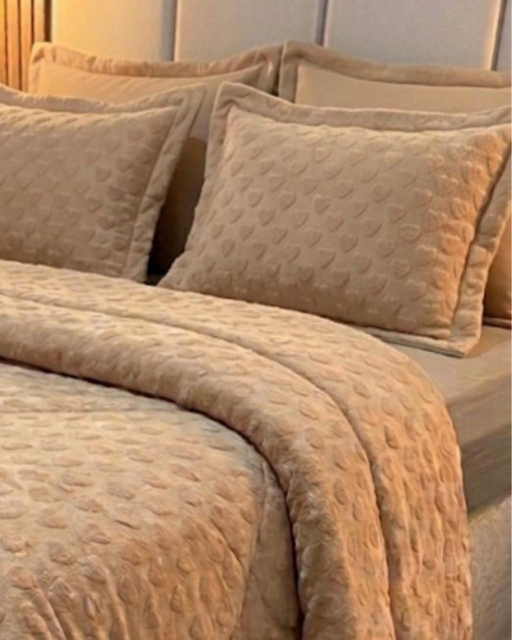 Kit Coberdrom Plush Bege Corações Queen 2,40x2,60 - Imagem 3